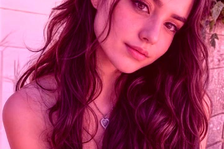 Ellie, 35, a auburn hazel-eyed mediterranean companion based in Jecuan. Offering BDSM, CIM, Deep French Kissing, Dinner Date. Available for incall and outcal...