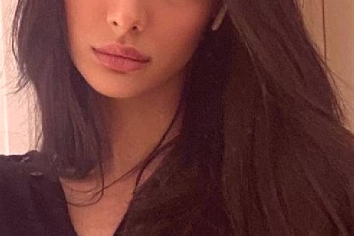 Ellie, 35, a black dark-eyed middle eastern companion based in Malm. Offering CIM, Striptease, Couples. Available for incall and outcall, day and evening dates.