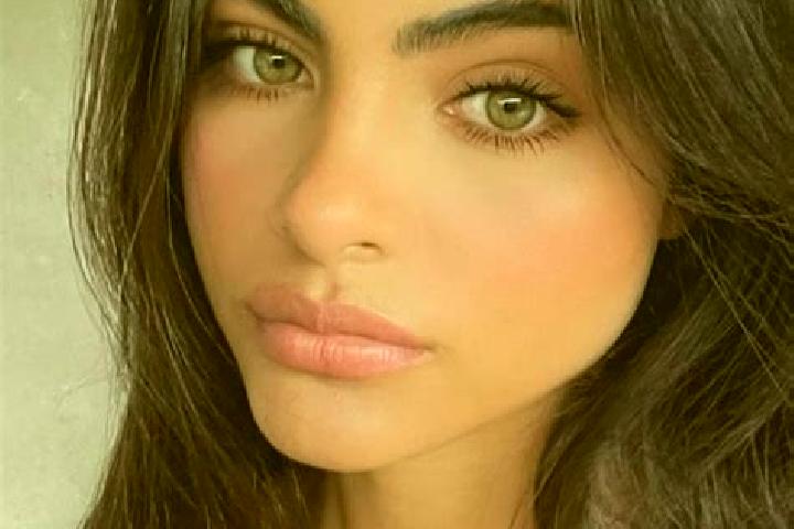Ellie, 35, a black green-eyed indian companion based in Roda de Eresma. Offering Couples, Fetish, Striptease. Available for incall and outcall, overnight boo...