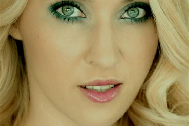 Ellie, 35, a blonde green-eyed mixed companion based in Azuqueca de Henares. Offering Striptease, A-Level, 69, Dinner Date. Available for incall and outcall,...