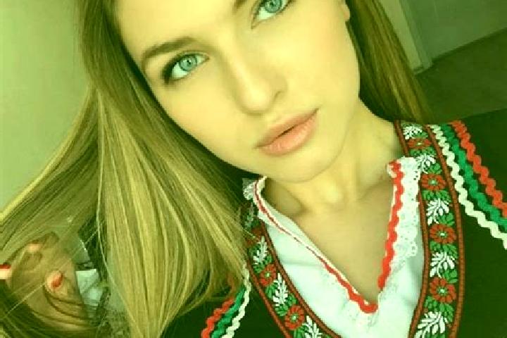 Ellie, 35, a dark blonde green-eyed slavic companion based in Middleton. Offering Travel Companion, Dinner Date, A-Level, Tantra, Girlfriend Experience. Avai...