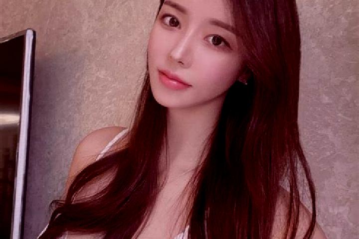 Ellie, 35 — Escort in Dananyu, China