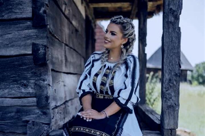 Ellie, 35 — Escort in Lapugiu de Jos, Romania