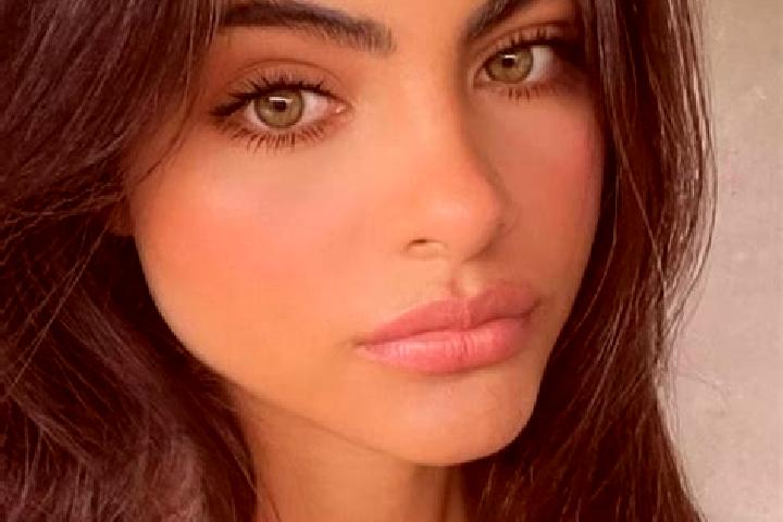 Ellie, 36, a brunette green-eyed european companion based in Bukal Sur. Offering Striptease, Couples, Dinner Date. Available for incall and outcall, day and ...