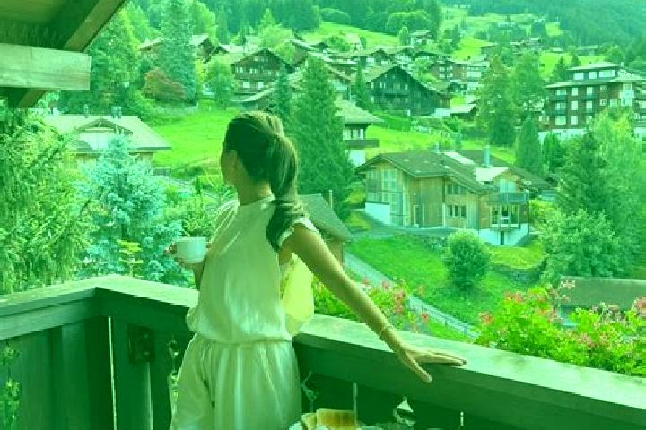 Ellie, 36 — Escort in Buchberg, Switzerland