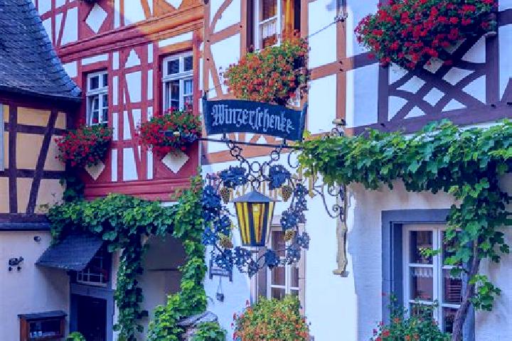 Ellie, 36 — Escort in Oberroeppisch, Germany