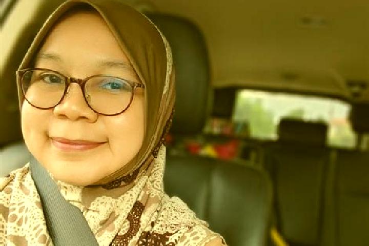 Ellie, 36 — Escort in Wakaf, Indonesia