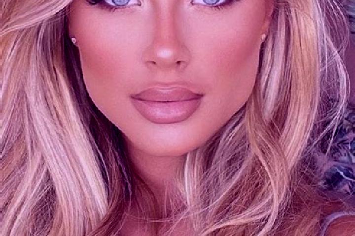 Ellie, 37, a blonde blue-eyed latina companion based in Piscu Radului. Offering OWO, GFE, BDSM. Available for incall and outcall, day and evening dates.