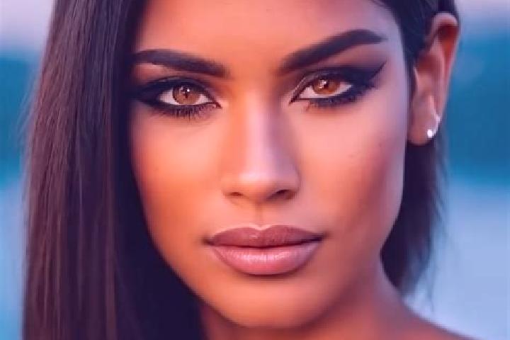 Ellie, 37, a red amber-eyed latina companion based in Phu Thai. Offering Roleplay, Striptease, Girlfriend Experience. Available for incall and outcall, day a...