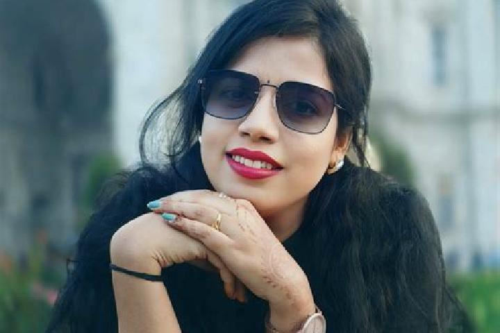 Ellie, 37 — Escort in Barpali, India