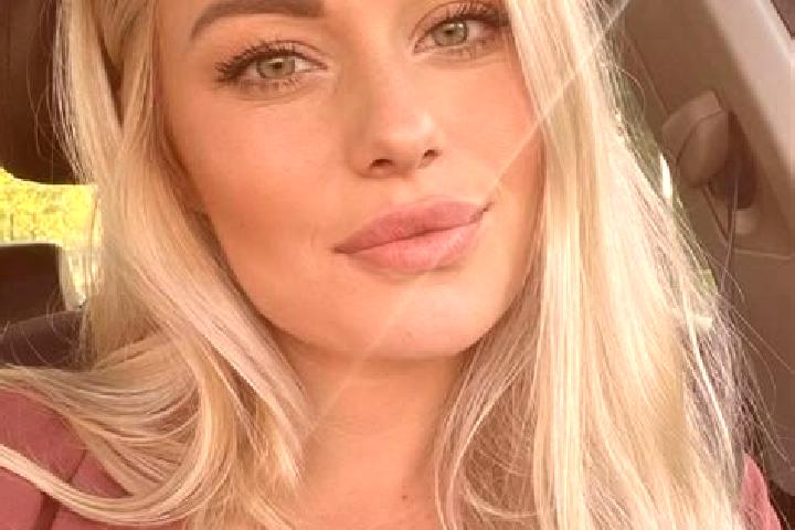 Ellie, 38, a blonde hazel-eyed indian companion based in Clary. Offering 69, Tantra, Girlfriend Experience. Available for incall and outcall, day and evening...
