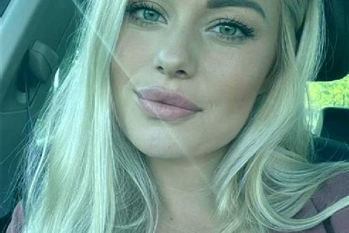 Ellie, 38, a blonde hazel-eyed indian companion based in Villa Basilio Nievas. Offering Striptease, Deep French Kissing, CIM. Available for incall and outcal...