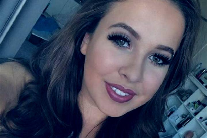 Ellie, 38, a brunette amber-eyed asian companion based in Botha s Hill. Offering Overnight, GFE. Available for incall and outcall, day and evening dates.