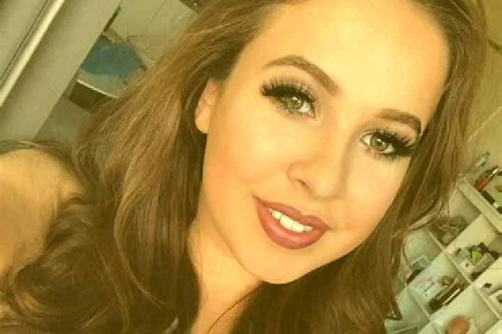 Ellie, 38, a brunette amber-eyed latina companion based in San Michele di Serino. Offering Striptease, Tantra, Travel Companion, Dinner Date. Available for i...
