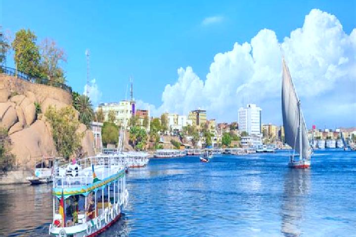 Ellie, 38 — Escort in Juhaynah, Egypt