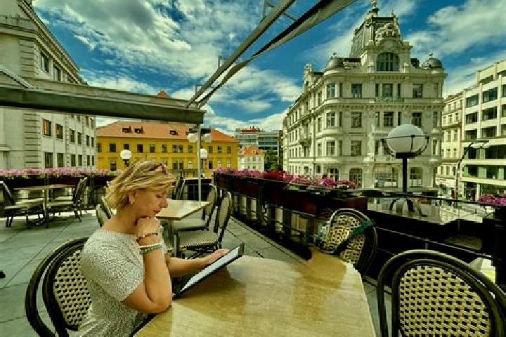 Ellie, 38 — Escort in Strekov, Slovakia