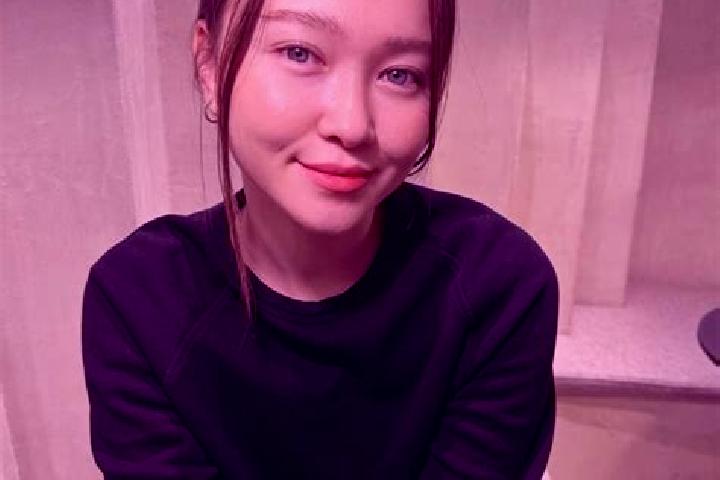 Ellie, 39, a dark blonde blue-eyed asian companion based in Trecchina. Offering A-Level, Tantra, Massage, Dinner Date. Available for incall and outcall, over...