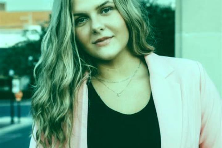 Ellie, 39 — Escort in Mallory, United States