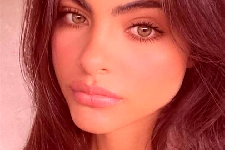 Emily, 20, a red hazel-eyed latina companion based in Sobraya. Offering A-Level, Tantra, Striptease. Available for incall and outcall, day and evening dates.