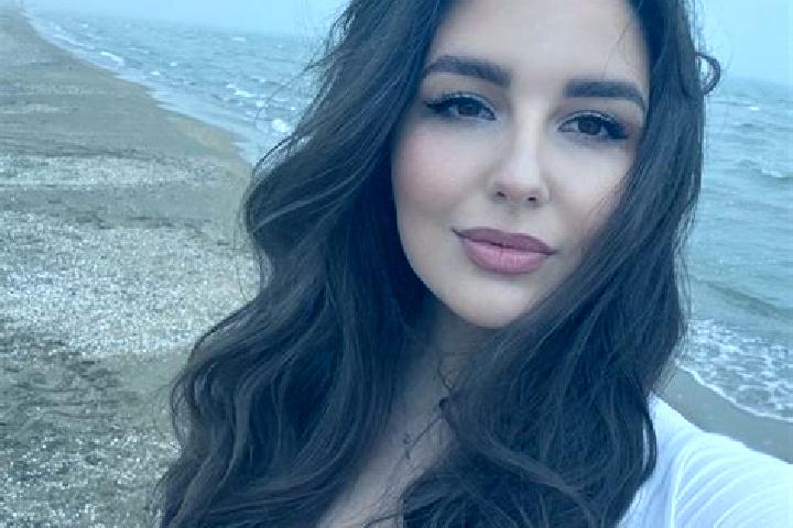Emily, 20 — Escort in Huby, Poland
