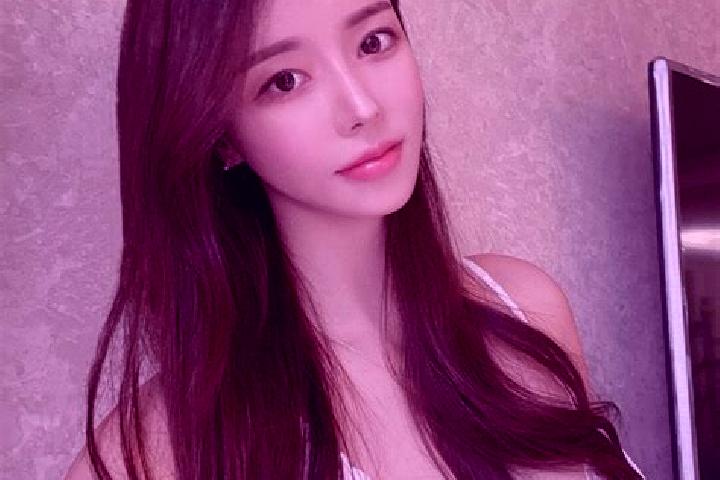 Emily, 20 — Escort in Lahewa, Indonesia