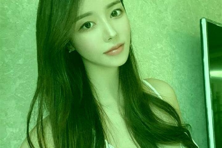 Emily, 21 — Escort in Jiaokou, China