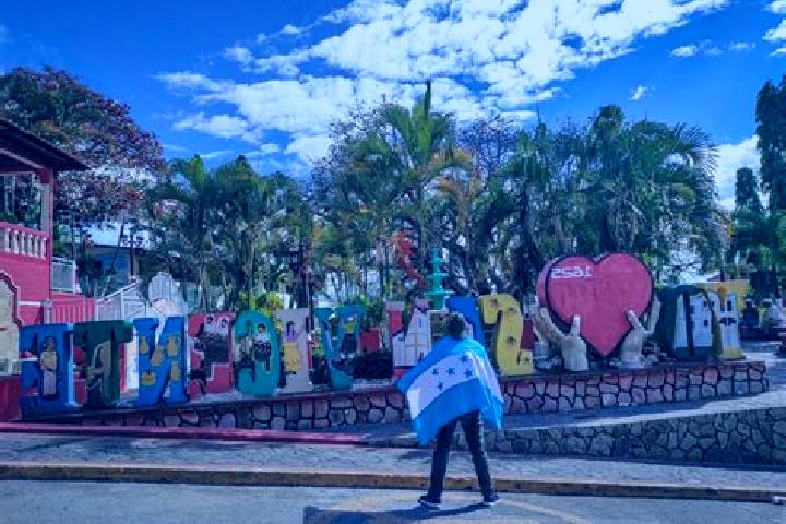 Emily, 21 — Escort in San Vicente Centenario, Honduras