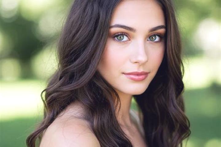 Emily, 22, a brunette hazel-eyed european companion based in Noisiel. Offering Massage, Party Girl, Overnight. Available for incall and outcall, overnight bo...
