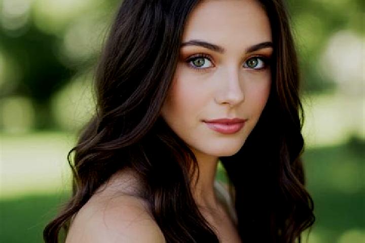Emily, 22, a brunette hazel-eyed latina companion based in Desa Werasari. Offering CIM, 69, GFE. Available for incall and outcall, overnight bookings available.
