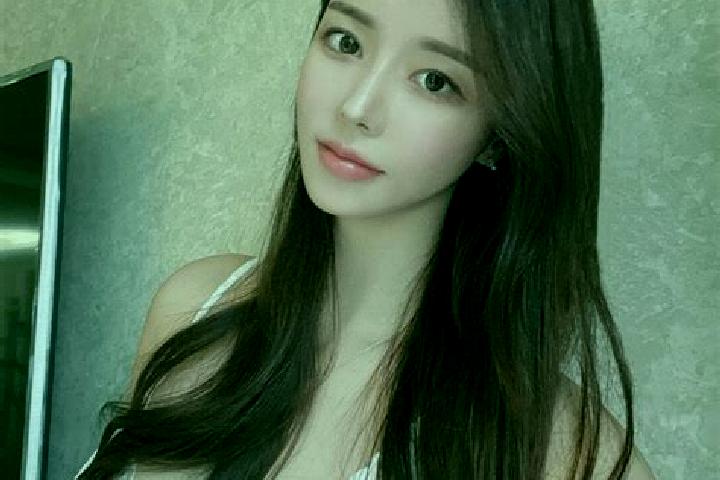 Emily, 22 — Escort in Pajeksan, Indonesia