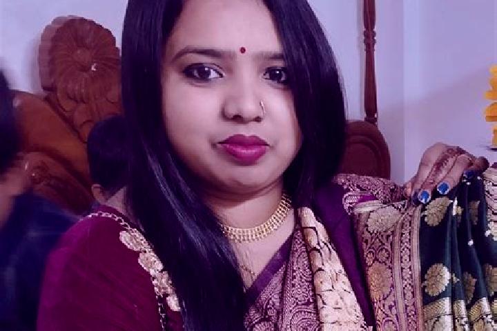 Emily, 22 — Escort in Taki, India