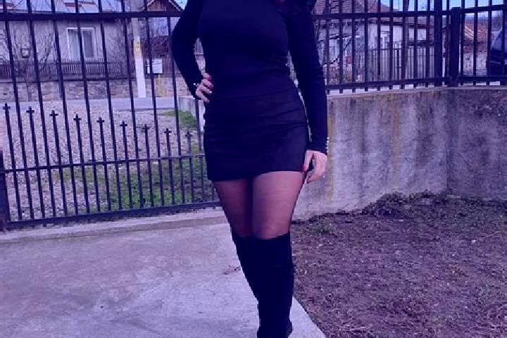 Emily, 23 — Escort in Nasaud, Romania