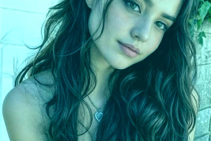 Emily, 24, a auburn amber-eyed middle eastern companion based in Pilcomayo. Offering Party Girl, 69, Massage, Duos. Available for incall and outcall, overnig...