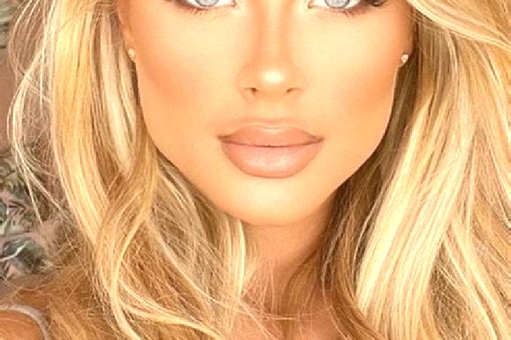 Emily, 24, a blonde hazel-eyed latina companion based in Matinhos. Offering Massage, Overnight, Roleplay. Available for incall and outcall, day and evening d...