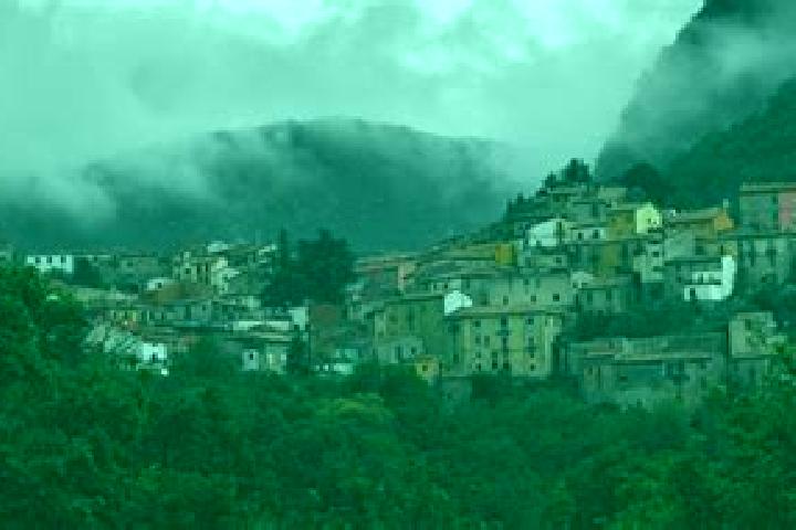 Emily, 24 — Escort in Scontrone, Italy