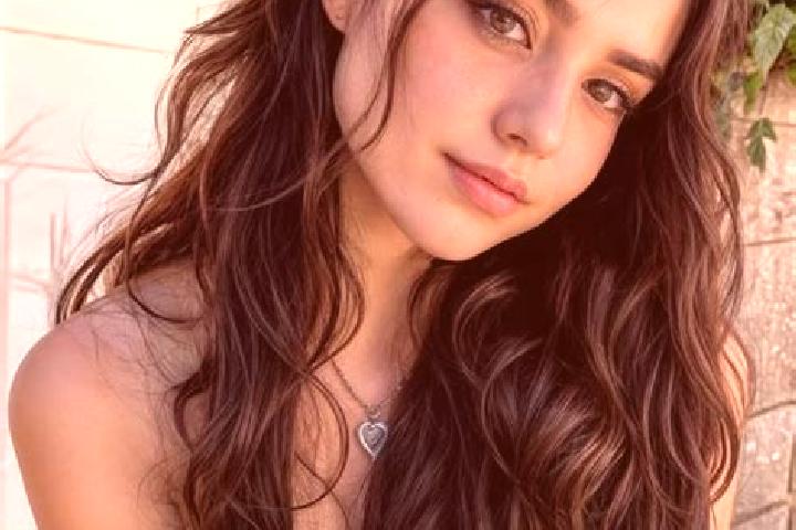 Emily, 25, a auburn amber-eyed caribbean companion based in Dehouninke. Offering Deep French Kissing, Couples, Striptease. Available for incall and outcall, ...