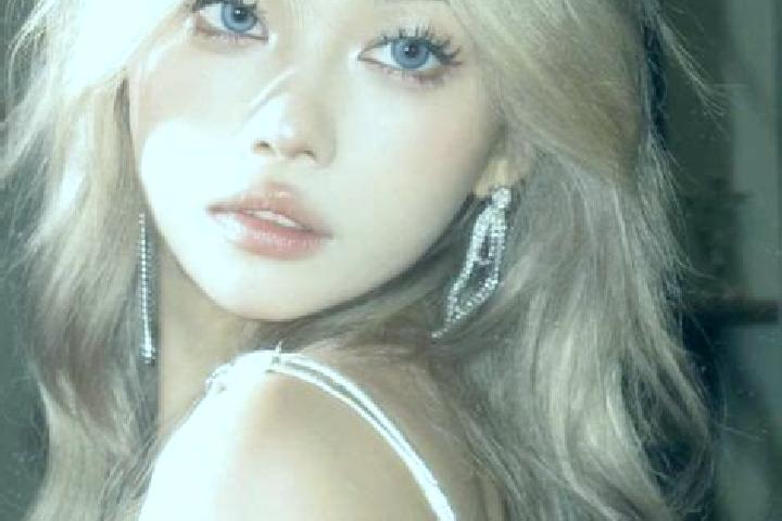 Emily, 26, a blonde hazel-eyed asian companion based in Tabakoroni. Offering 69, Fetish, GFE. Available for incall and outcall, day and evening dates.