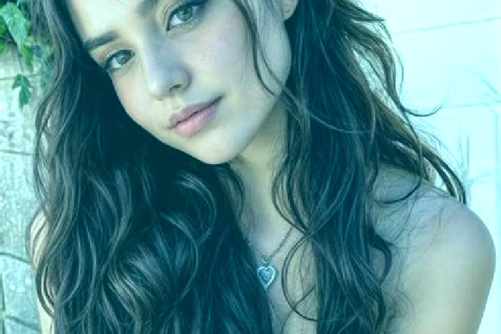 Emily, 26, a chestnut hazel-eyed middle eastern companion based in Mezzenile. Offering OWO, Travel Companion, BDSM, A-Level. Available for incall and outcall...
