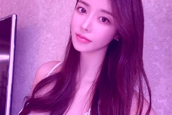 Emily, 26 — Escort in Runsong, China