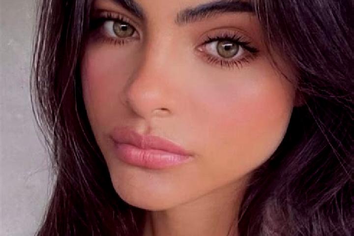 Emily, 27, a brunette dark-eyed mixed companion based in Tizayuca. Offering CIM, A-Level, Roleplay, Dinner Date. Available for incall and outcall, day and ev...