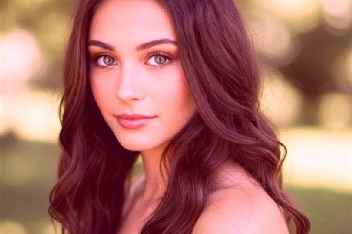 Emily, 27, a brunette hazel-eyed mediterranean companion based in La Vega. Offering Deep French Kissing, Tantra, Massage, Travel Companion, Girlfriend Experi...