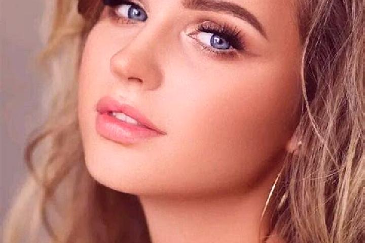 Emily, 27, a dark blonde blue-eyed slavic companion based in Demta. Offering Massage, Couples, Fetish. Available for incall and outcall, day and evening dates.