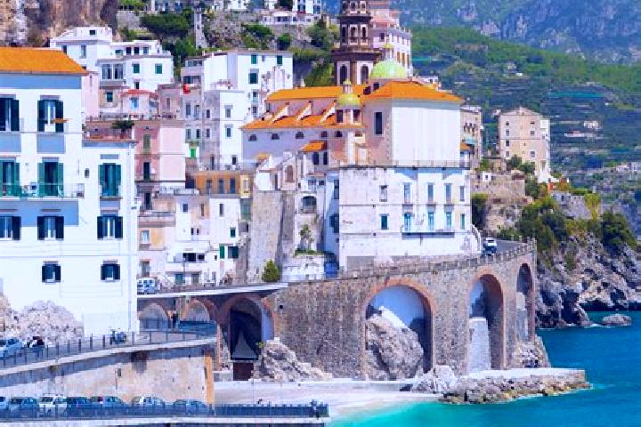 Emily, 27 — Escort in Sciara, Italy