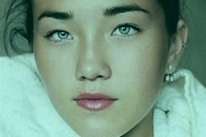 Emily, 28, a black grey-eyed caucasian companion based in Roisin. Offering OWO, Overnight. Available for incall and outcall, overnight bookings available.