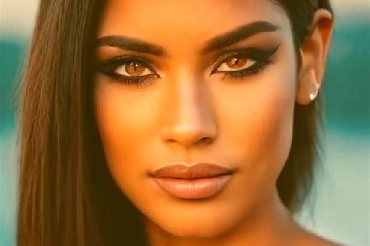 Emily, 28, a dark blonde amber-eyed latina companion based in Huarancante. Offering Roleplay, Girlfriend Experience, OWO. Available for incall and outcall, o...