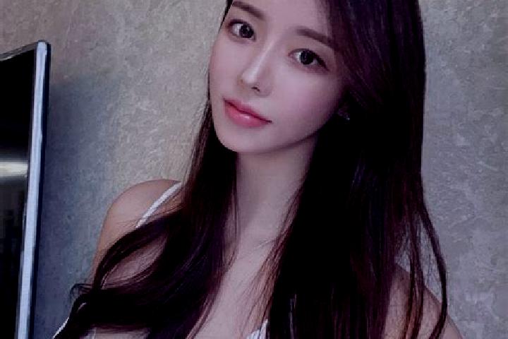 Emily, 28 — Escort in Duantang, China