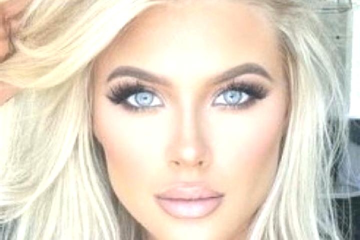 Emily, 29, a platinum blonde hazel-eyed european companion based in Hohenleuben. Offering Striptease, Deep French Kissing, Dinner Date, Erotic Massage, Duos....
