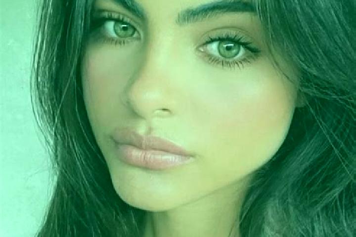 Emily, 30, a brunette amber-eyed indian companion based in Tobelo. Offering Travel Companion, Tantra, Massage, Striptease, Fetish. Available for incall and o...