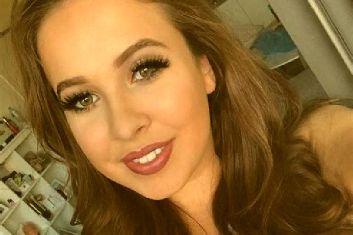 Emily, 30, a brunette amber-eyed middle eastern companion based in Sala. Offering Travel Companion, Roleplay, Striptease, Erotic Massage, Tantra. Available f...