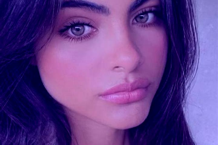 Emily, 30, a brunette green-eyed middle eastern companion based in Brundall. Offering BDSM, Striptease, Couples. Available for incall and outcall, day and ev...